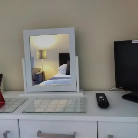 Windermere Studio Rooms - With Free Car Parking Onsite Konukevi