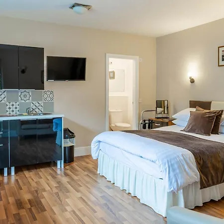 Windermere Studio Rooms - With Free Car Parking Onsite 3*