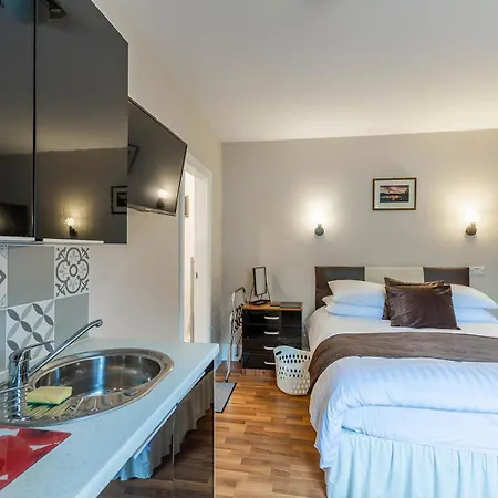 - With Free Car Parking Onsite Guest house