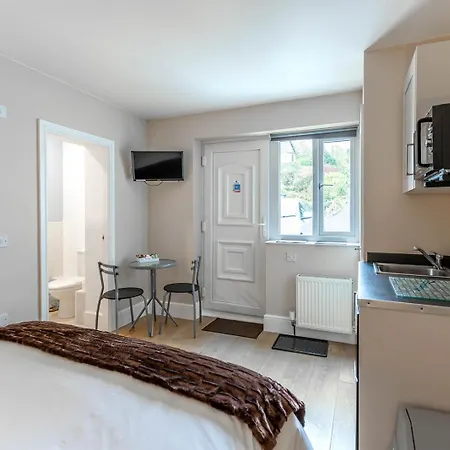 - With Free Car Parking Onsite Guest house *