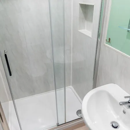 Windermere Studio Rooms - With Free Car Parking Onsite