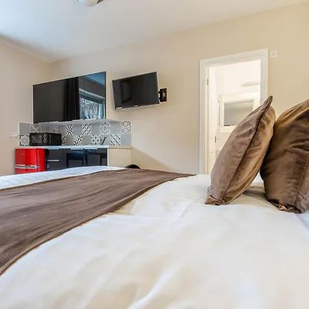 Windermere Studio Rooms - With Free Car Parking Onsite 3*