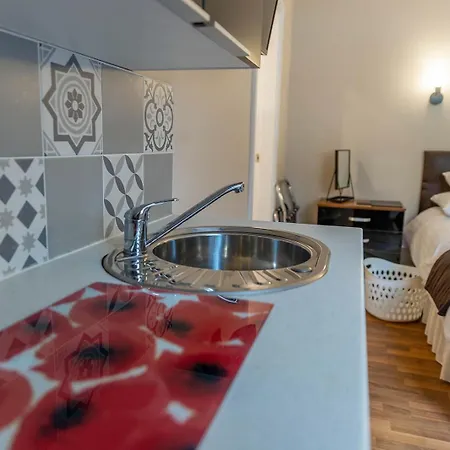 Konukevi Windermere Studio Rooms - With Free Car Parking Onsite 3*