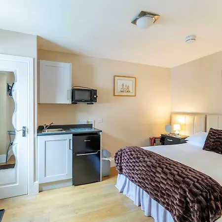 Konukevi Windermere Studio Rooms - With Free Car Parking Onsite 3*
