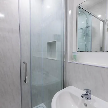 Windermere Studio Rooms - With Free Car Parking Onsite 3*