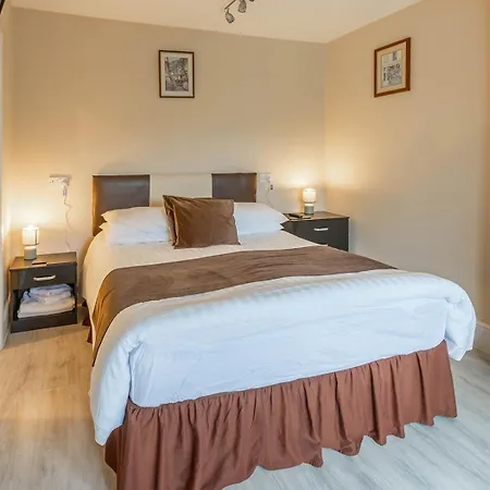 Roger Ground Guest House ווינדרמר